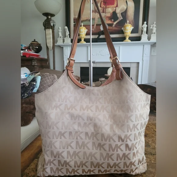 Michael Kors Brown Logo Tote Bag - Picture 2 of 10